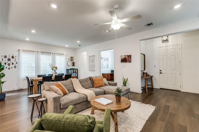 Foto del edificio - 8220 Bethpage Dr
