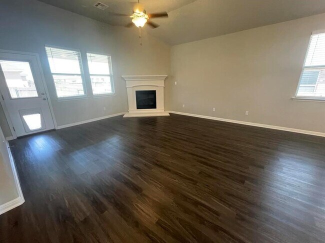 Building Photo - 415 Founders Ridge