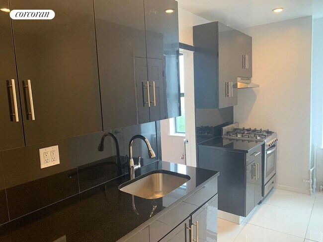 Foto del edificio - 548 Driggs Ave