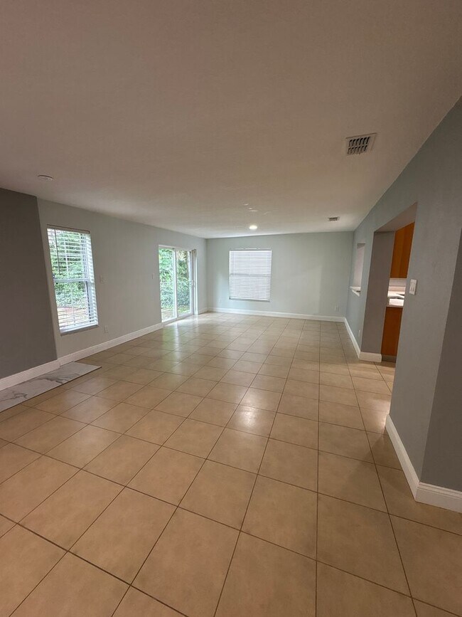 Building Photo - Beautiful 3 Beds 2 Baths home