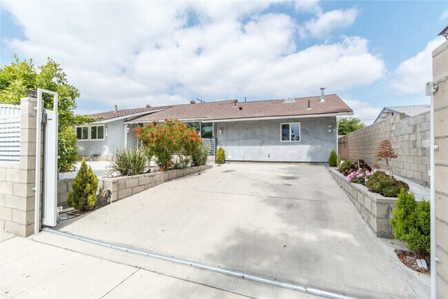 Foto del edificio - 8536 Owensmouth Ave