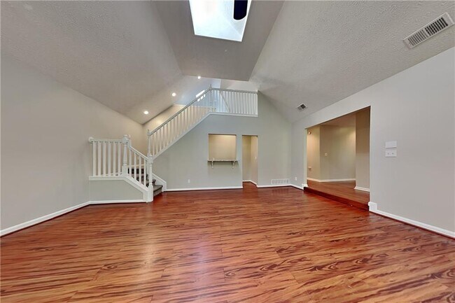 Building Photo - 677 Longbow Ct