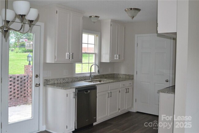 Foto del edificio - 1006 Atherstone St NW