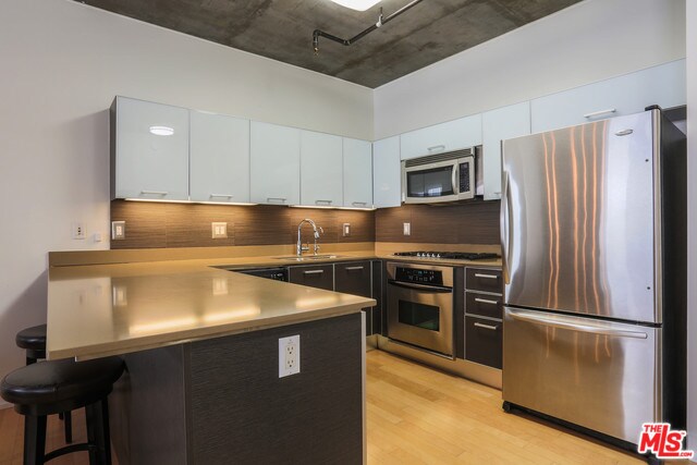 Foto del edificio - 645 E 9th St