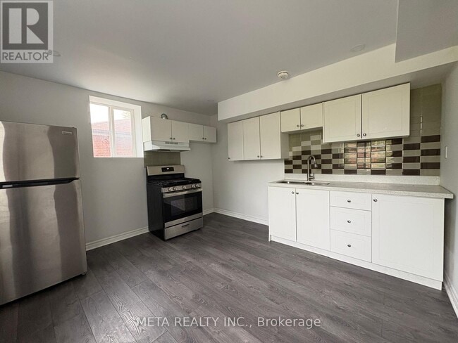 Building Photo - 35 Duncombe Blvd