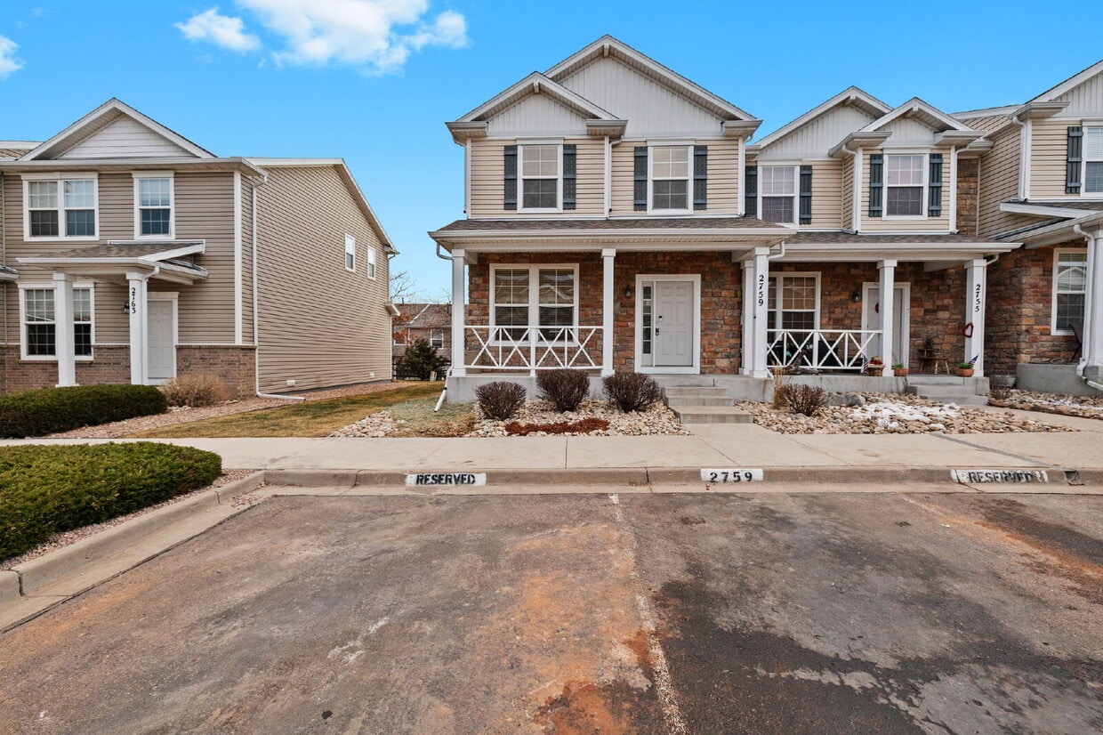 Well maintained pet friendly townhome, close to downtown. - Well maintained pet friendly townhome, close to downtown.