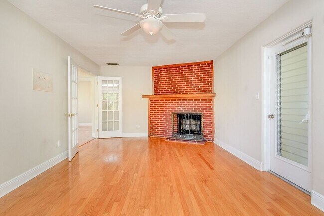 Building Photo - 5341 Lake Howell Rd