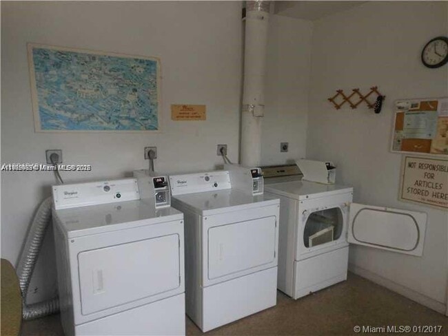 Foto del edificio - 348 S Federal Hwy