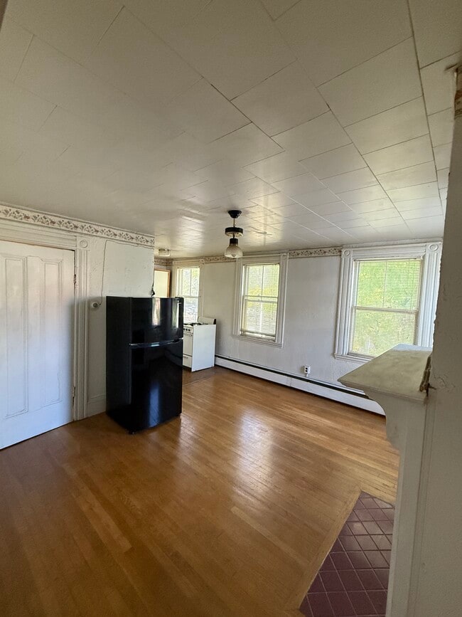Building Photo - 74 Otis St