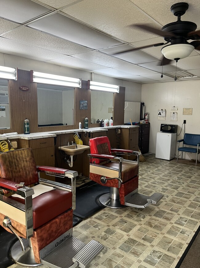 Building Photo - Barber Shop