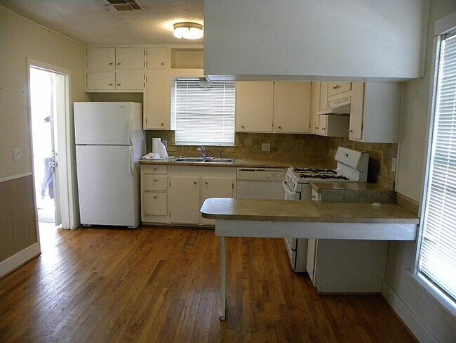 Building Photo - 603 Landrum