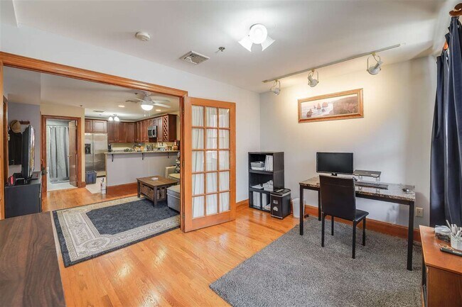 Foto del edificio - 121 Willow Ave