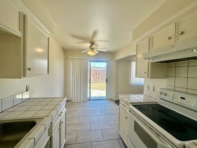 Foto del edificio - Beautiful Move-In Ready Two Bedroom Two Ba...