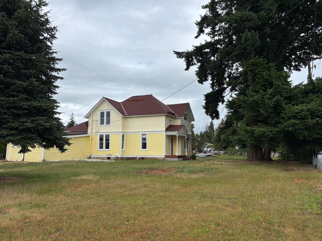Primary Photo - Charming Historic 4-bd Home for Rent – Ful...