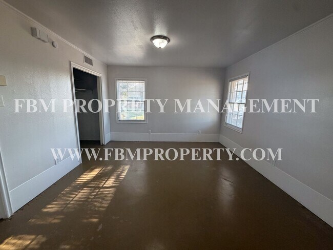 Foto del edificio - 2200 Country Club Rd