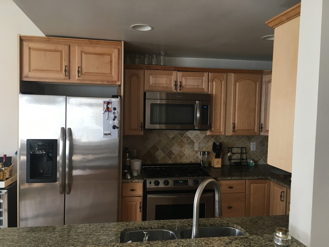 Kitchen - 736 Manhattan Beach Blvd