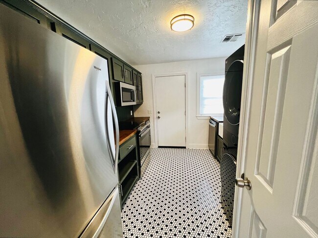 Building Photo - Beautiful 1BD 1BA Apartment in Historic Crown Heights!!!