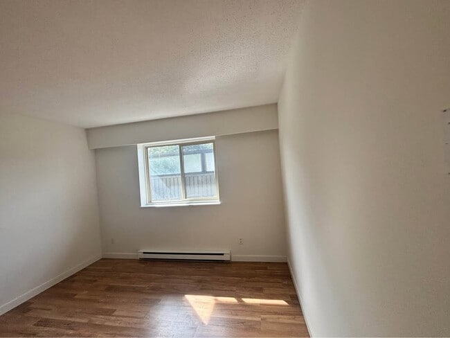 Building Photo - 850-850 Rupert Terrace