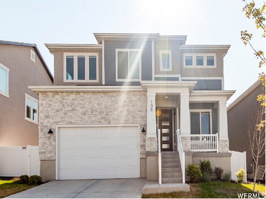 Foto principal - Spacious Open Floor Plan Available Soon!