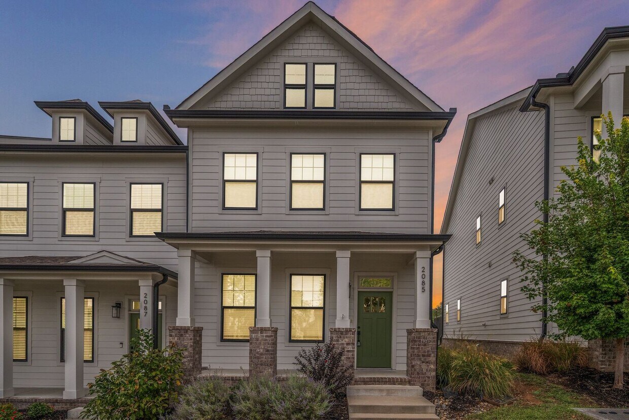 Primary Photo - Stunning Modern Townhouse in the Heart of ...