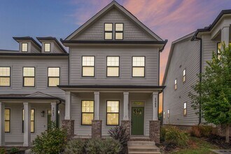 Building Photo - 2085 Oakwood Ave