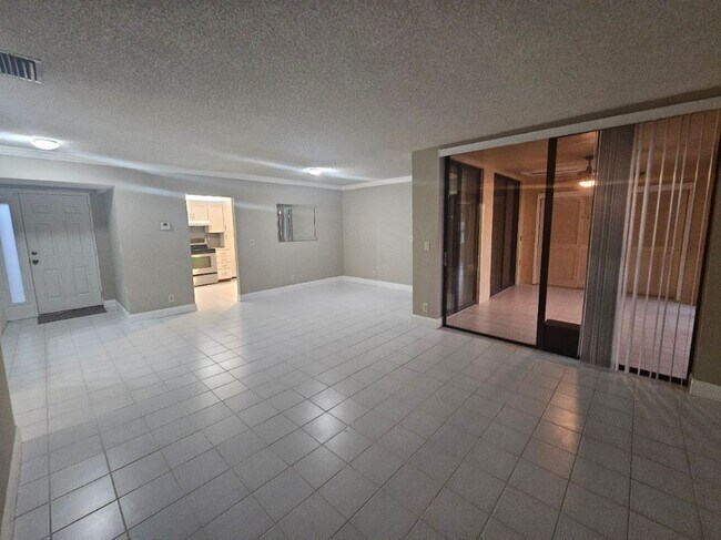 Building Photo - 1913 Carambola Cir S