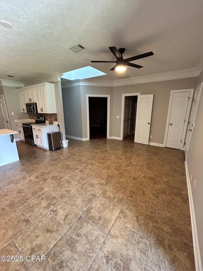 Building Photo - 2908 Country Club Dr