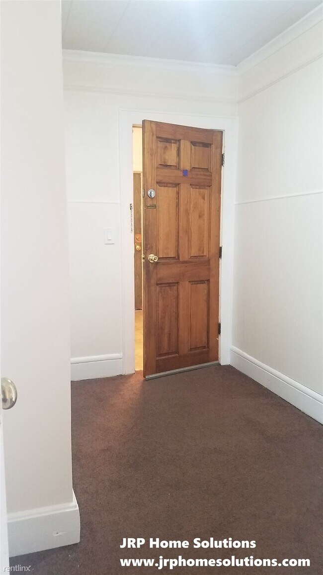 Foto del edificio - 2 br, 1 bath Triplex - 412 N West Ave Apt 2