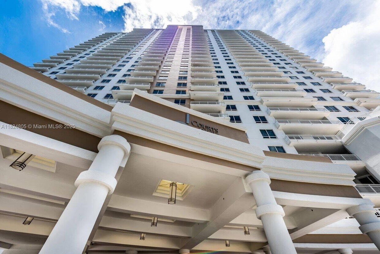 Primary Photo - 801 Brickell Key Blvd