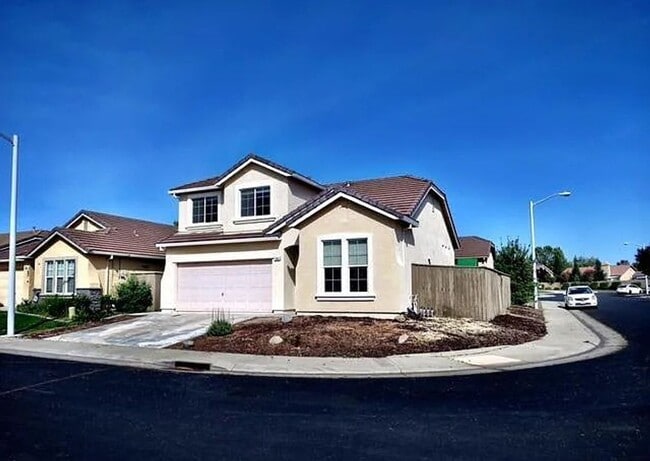 Building Photo - Your Next Home in One of Roseville’s Most Desired Neighborhoods!