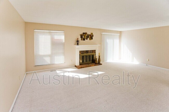 Building Photo - 11844 Cresta Verde Dr