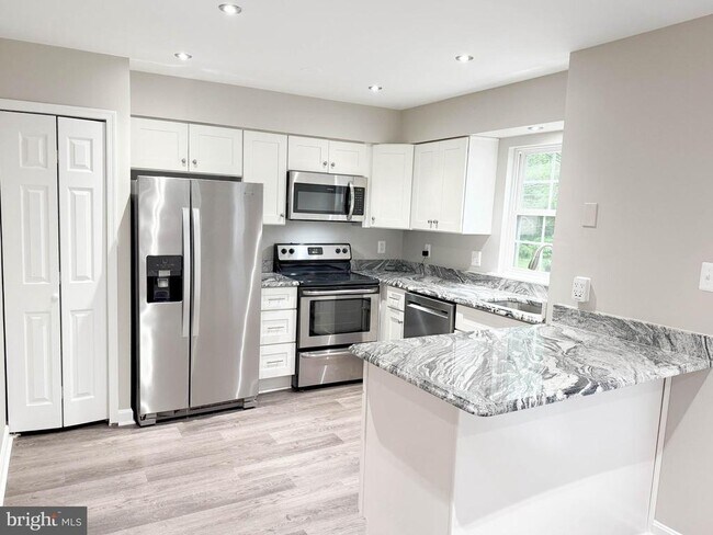 Foto del edificio - 15301 Waters Edge Ct