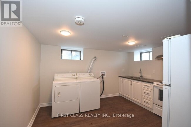 Building Photo - 464 Rosmere St
