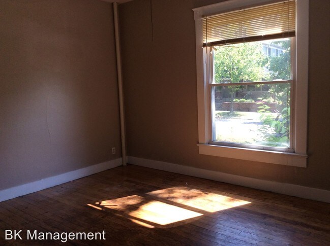 Building Photo - 483 Littleton St
