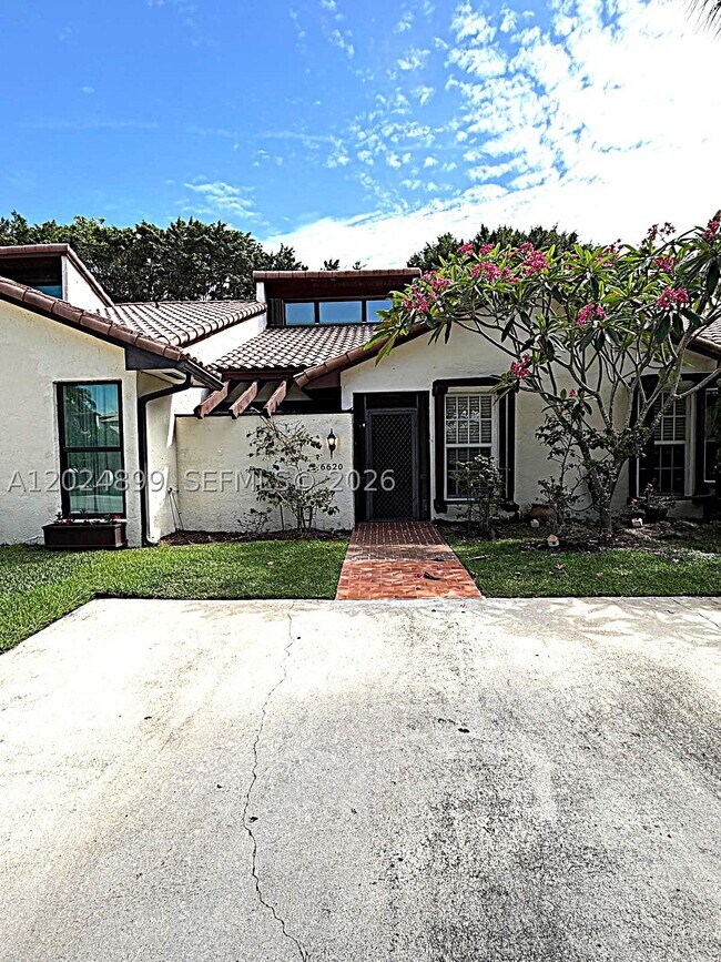 Building Photo - 6620 Tiburon Cir
