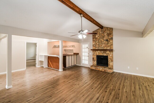 Foto del edificio - 4331 Walnut Bend