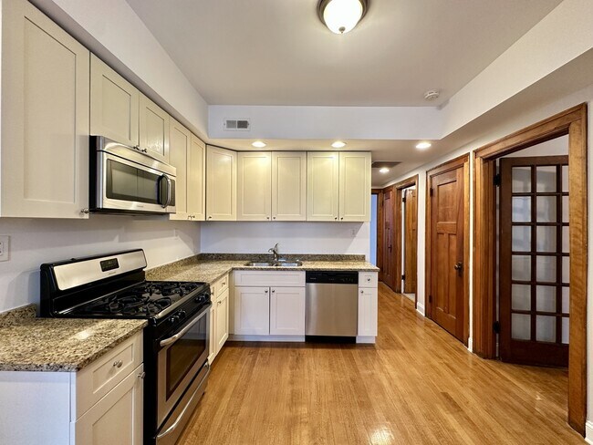Foto del edificio - 3050 N Milwaukee Ave