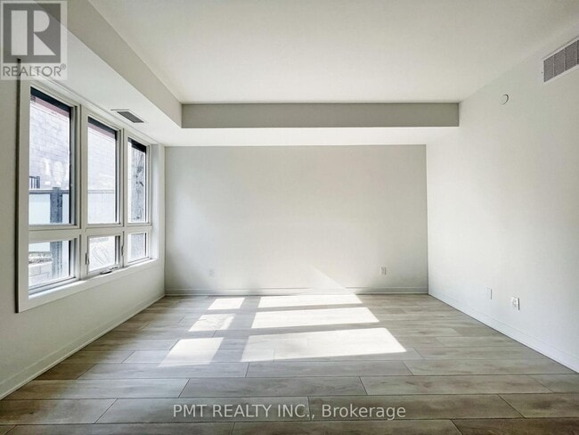 Building Photo - 4045 Hickory Dr