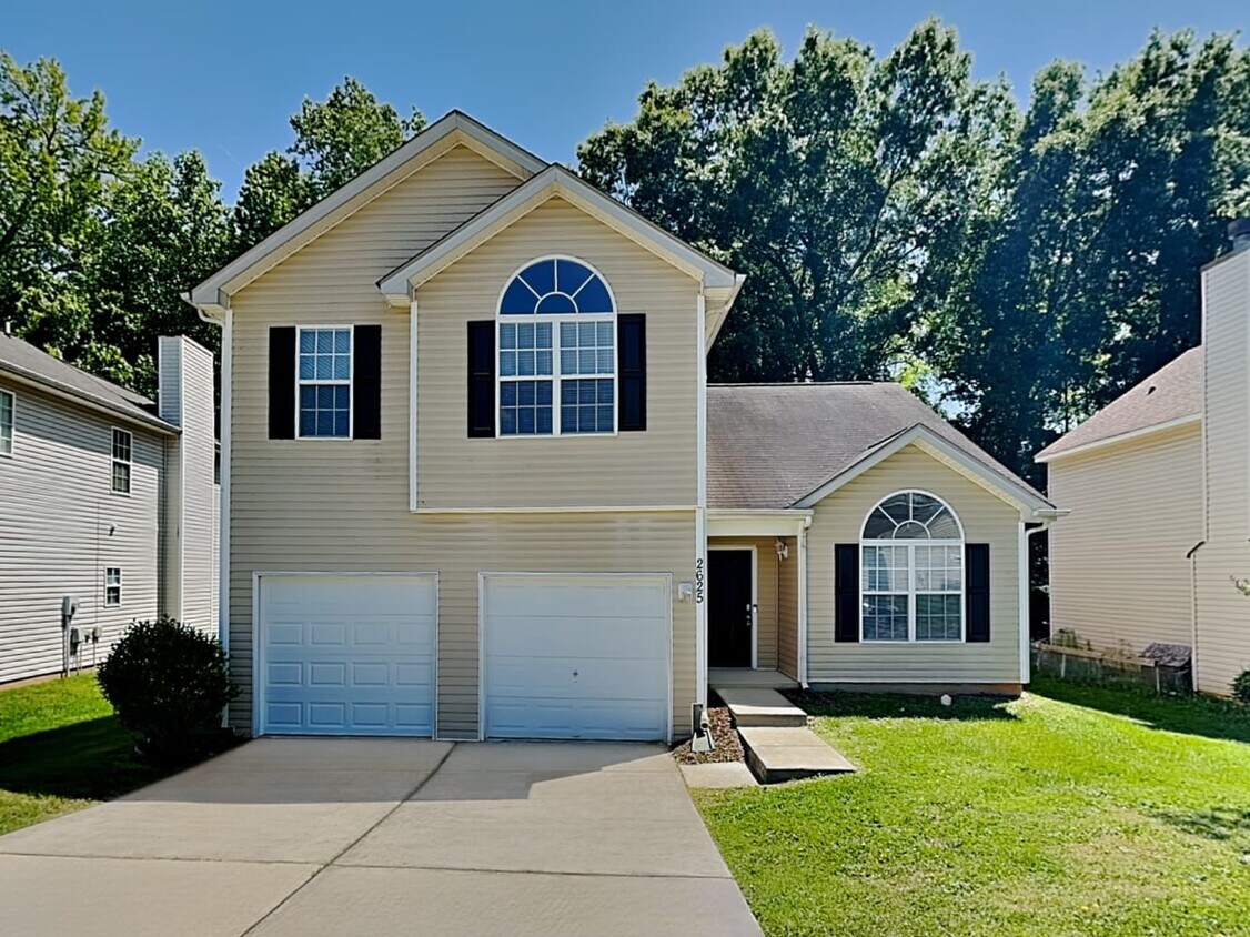Primary Photo - 2625 Fairstone Ave