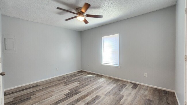 Foto del edificio - 911 E 37th St