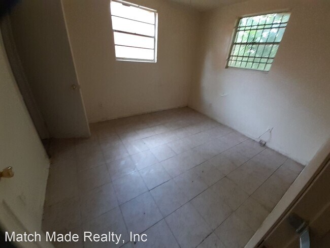 Building Photo - 1584 W 31st St