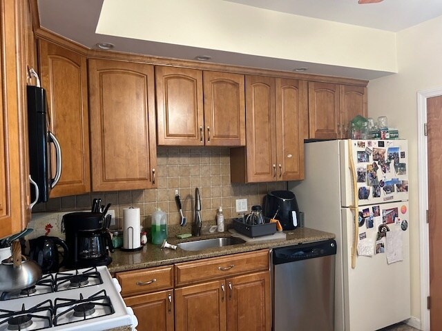 Primary Photo - 116 Berkshire St