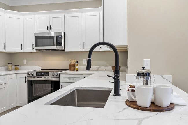 Building Photo - Lansqi