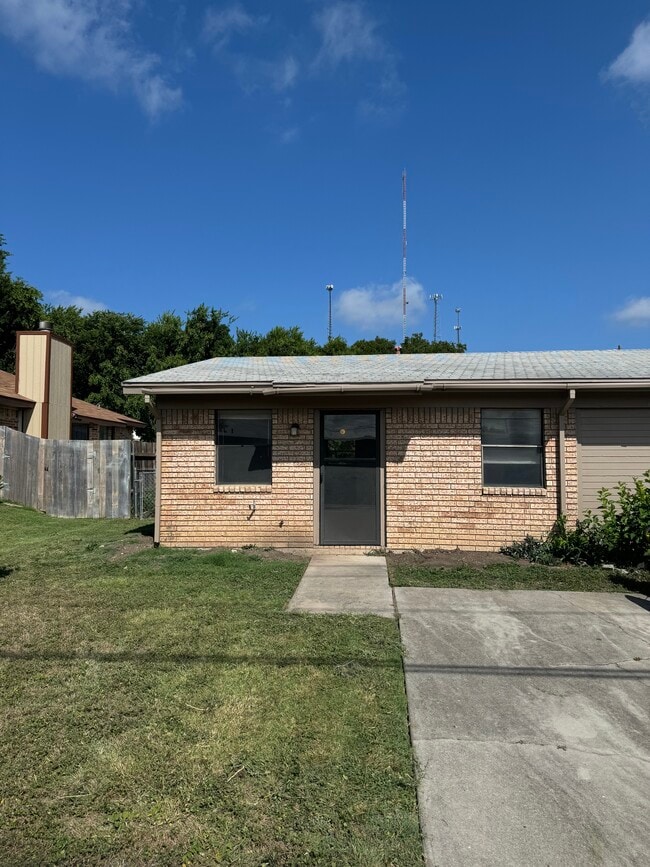 Building Photo - 807 N 3rd St