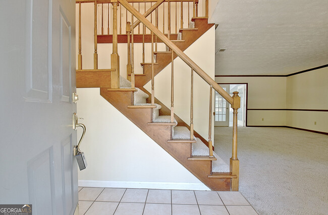 Building Photo - 216 Shadowood Ln