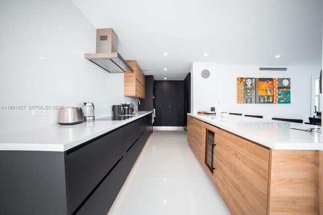 Foto del edificio - 5600 Collins Ave