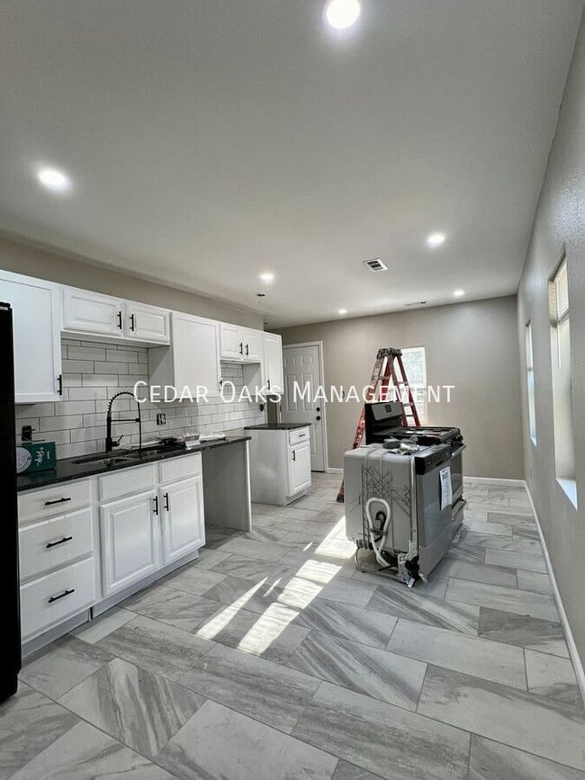 Building Photo - 4098 N Salem Rd