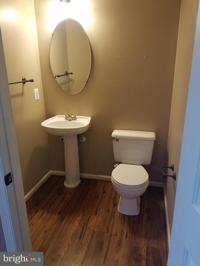 Foto del edificio - 9841 Bartley Ct