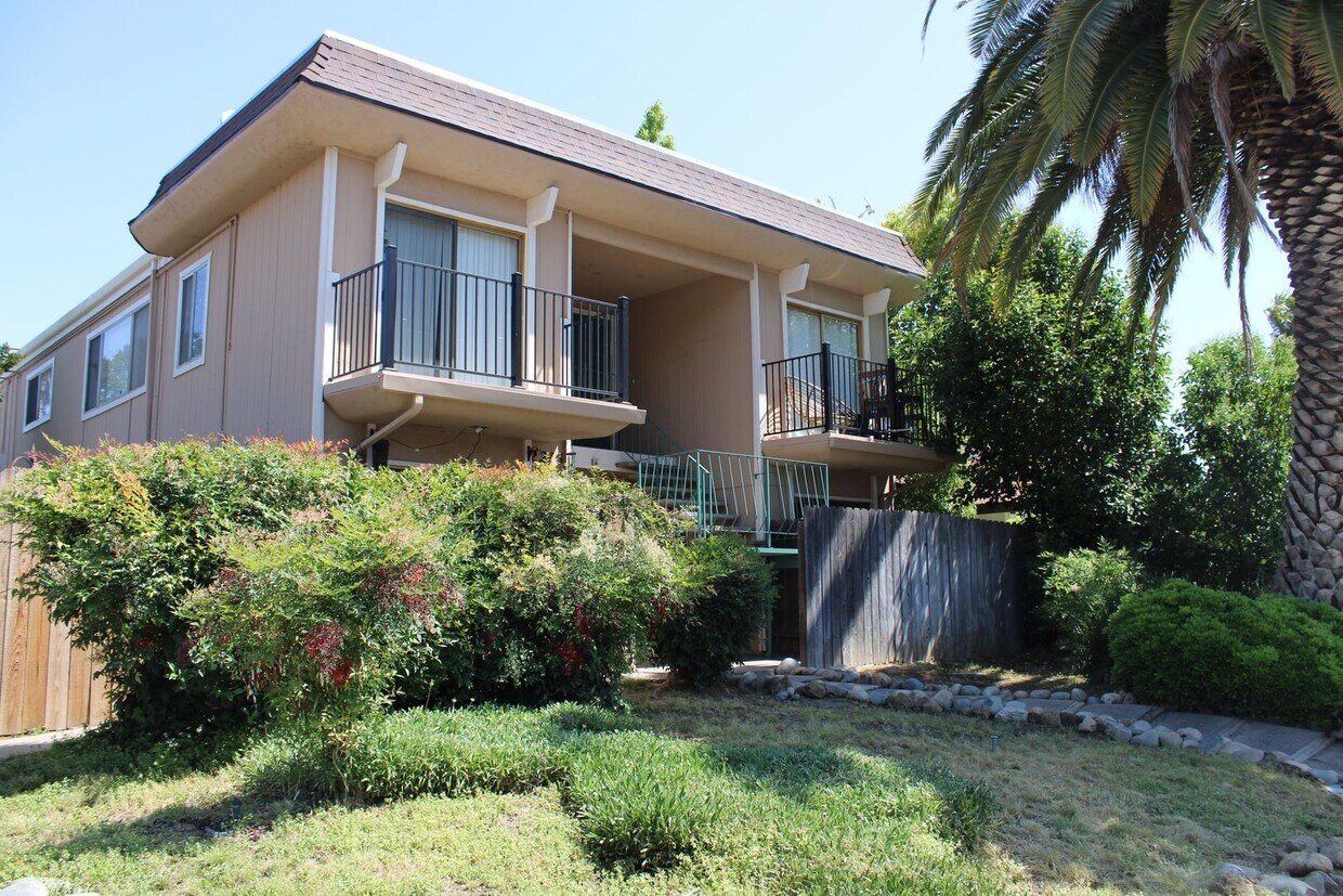 Foto principal - 2213 Roselake Ave