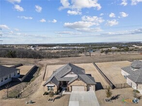 Building Photo - 1820 Meadow Crest